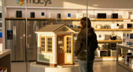 A Tiny Holdout Building In The Middle Of Macy’s Is Back In View